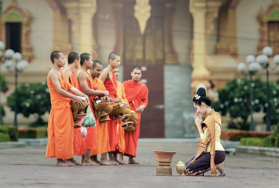 Buddhism and Hinduism compare and contrast