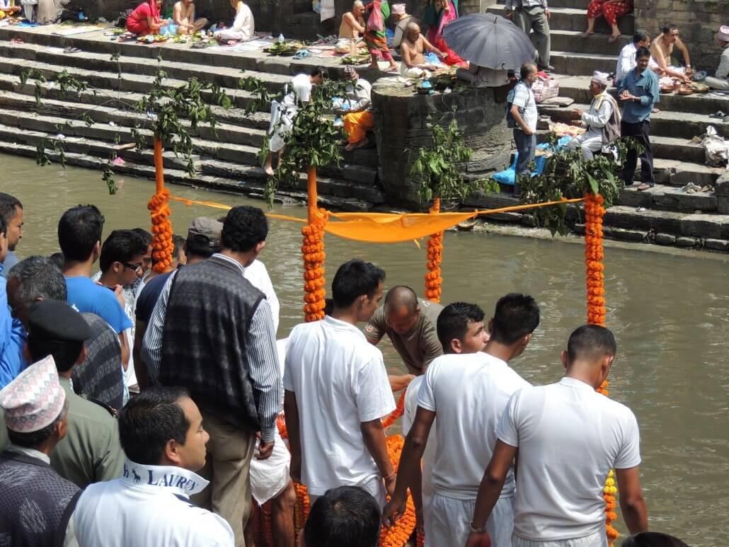 Hindu funeral dress code